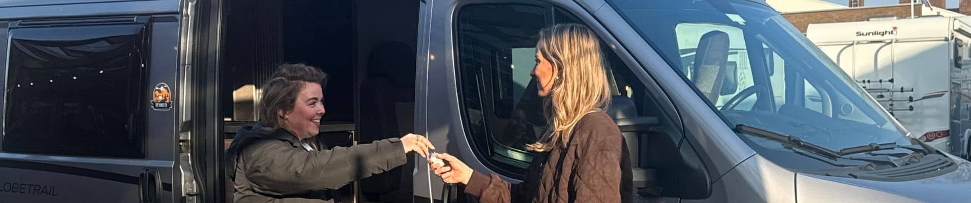 Mieter gibt Wohnmobil bei The Camper Rent zur&uuml;ck