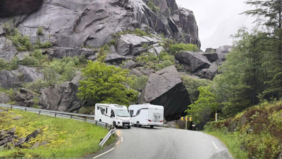 Wohnmobil auf dem Weg in die Alpen ab Kiefersfelden